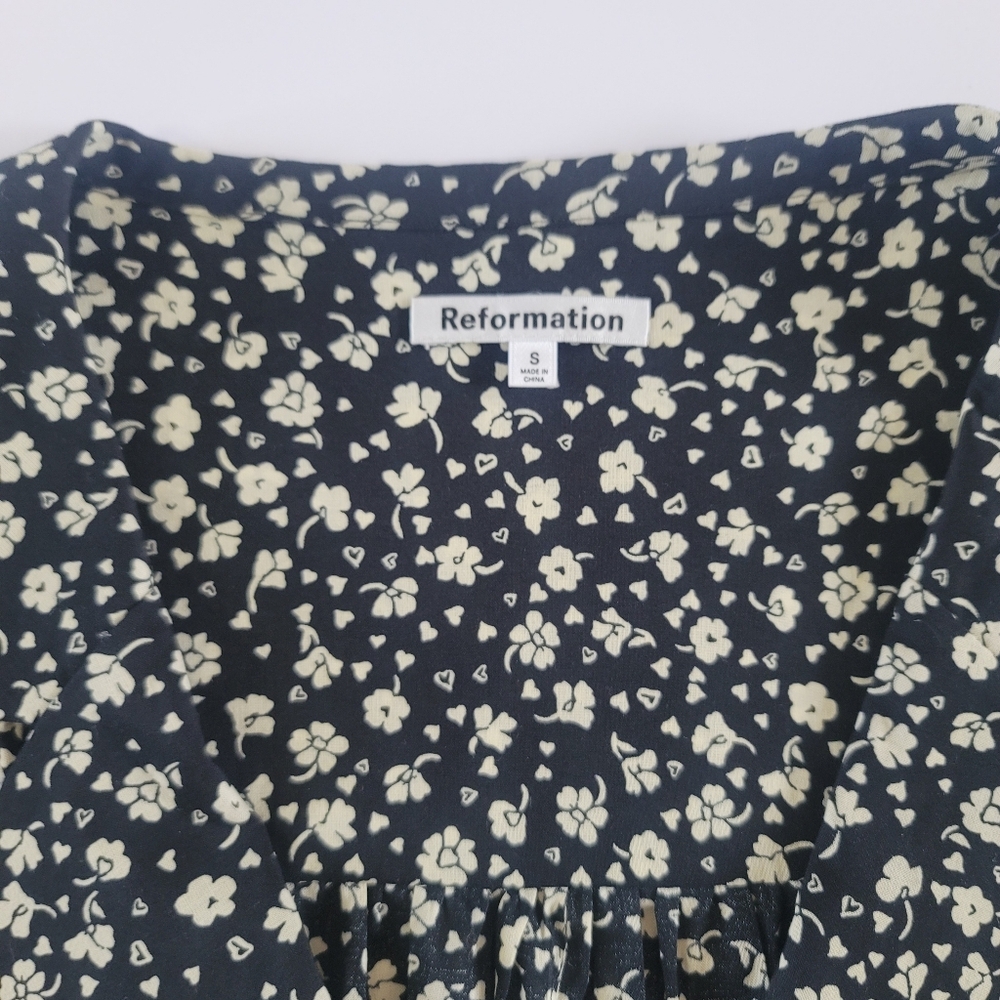 Reformation Black Floral Cropped V-neck Ruffle Blouse, S, Cottagecore Romantic - Picture 3 of 11